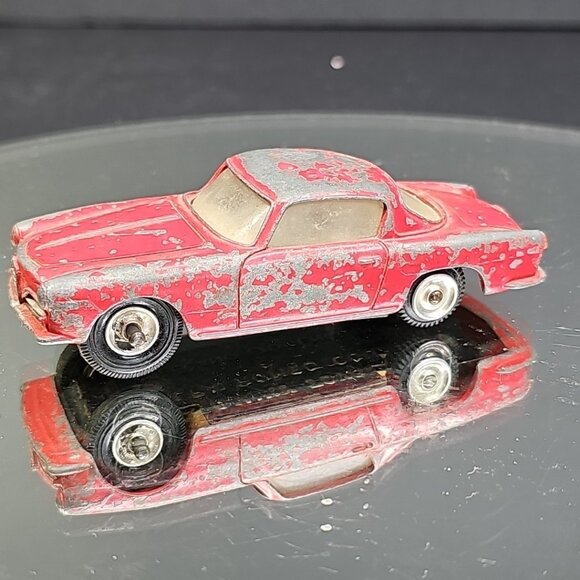 Dinky ALFA ROMEO Coupe, #185, Made in England by Meccano, Rims OK Needs Rubber - Picture 1 of 10